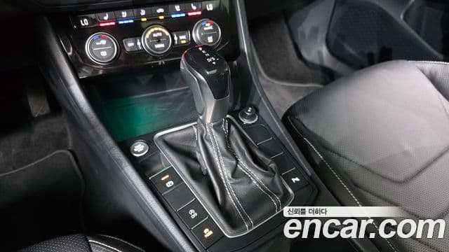 Volkswagen Jetta 2023 — Şəkil 8/20
