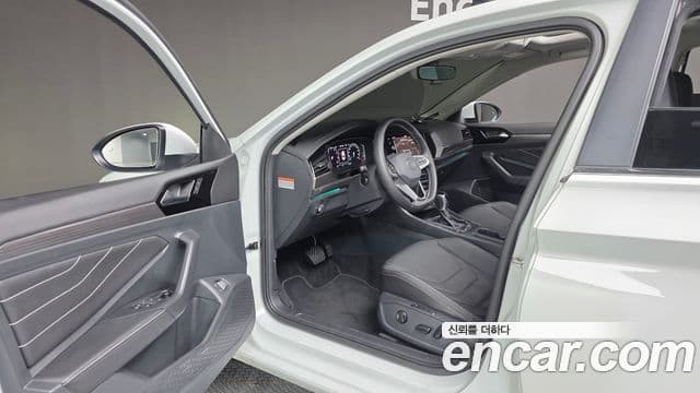 Volkswagen Jetta 2023 — Şəkil 11/20