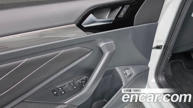 Volkswagen Jetta 2023 — Şəkil 12/20
