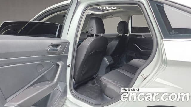 Volkswagen Jetta 2023 — Şəkil 16/20