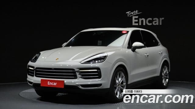 Porsche Cayenne 2020 — ფოტო 1/20