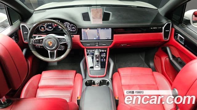 Porsche Cayenne 2020 — ფოტო 7/20