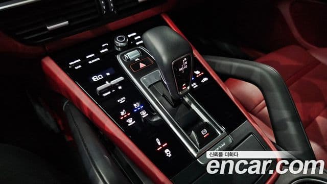 Porsche Cayenne 2020 — ფოტო 9/20