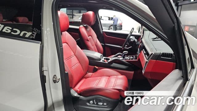 Porsche Cayenne 2020 — фото 12 из 20
