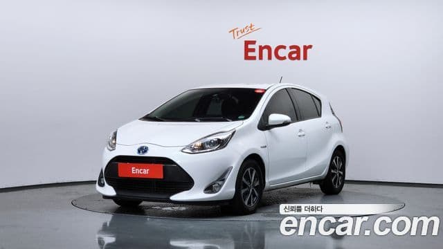 Toyota Prius C 2018 — Şəkil 21/33