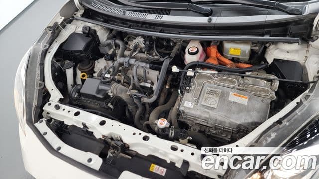 Toyota Prius C 2018 — Şəkil 23/33