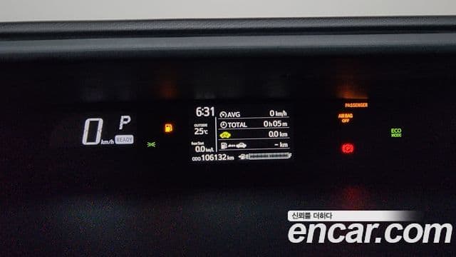 Toyota Prius C 2018 — Şəkil 11/33