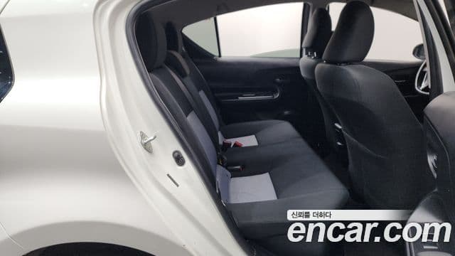 Toyota Prius C 2018 — Şəkil 25/33