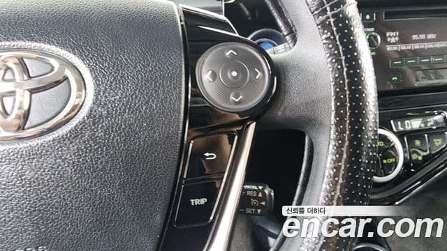 Toyota Prius C 2018 — Şəkil 18/33