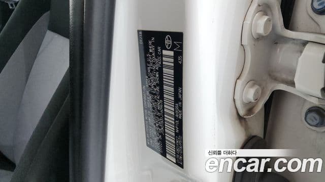 Toyota Prius C 2018 — Şəkil 6/33