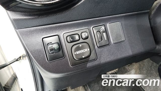 Toyota Prius C 2018 — Şəkil 19/33