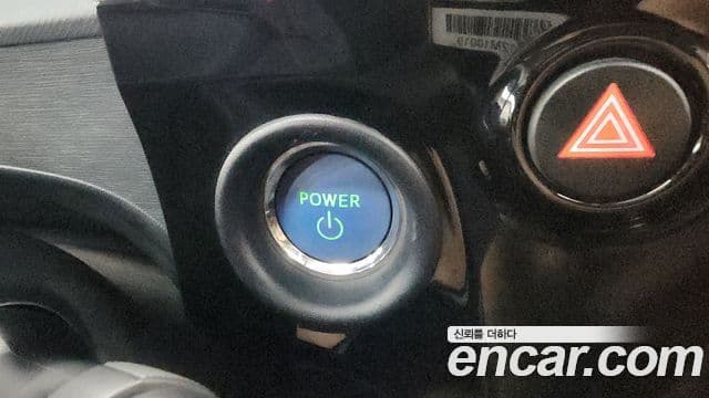 Toyota Prius C 2018 — Şəkil 24/33
