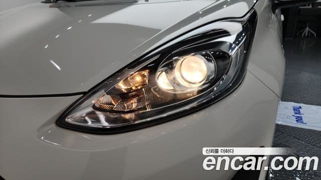 Toyota Prius C 2018 — Şəkil 22/33