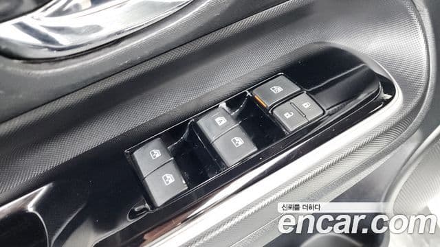 Toyota Prius C 2018 — Şəkil 14/33