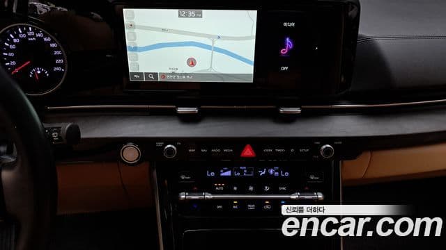Kia Carnival 2022 — ფოტო 16/20