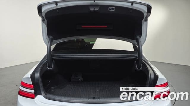 Genesis Electrified G80 2023 — ფოტო 18/20