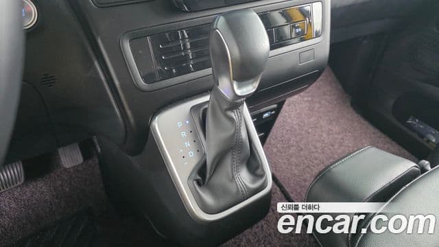 Hyundai Staria 2023 — Şəkil 9/20