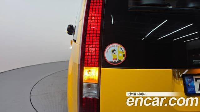 Hyundai Staria 2023 — ფოტო 6/33