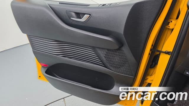 Hyundai Staria 2023 — ფოტო 11/33