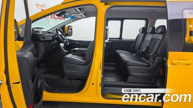 Hyundai Staria 2023 — ფოტო 27/33