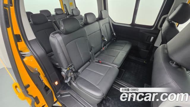 Hyundai Staria 2023 — ფოტო 25/33