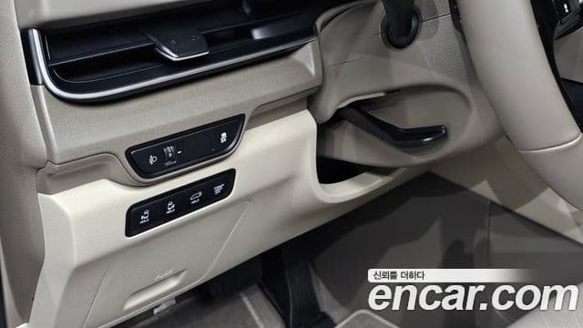 Kia Carnival 2025 — Şəkil 16/20