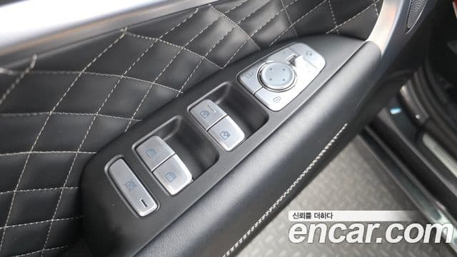 Genesis G70 2019 — Photo 12/36