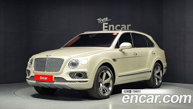 Bentley Bentayga 2018 — ფოტო 1/20