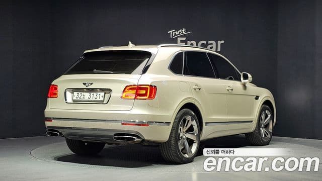Bentley Bentayga 2018 — ფოტო 2/20