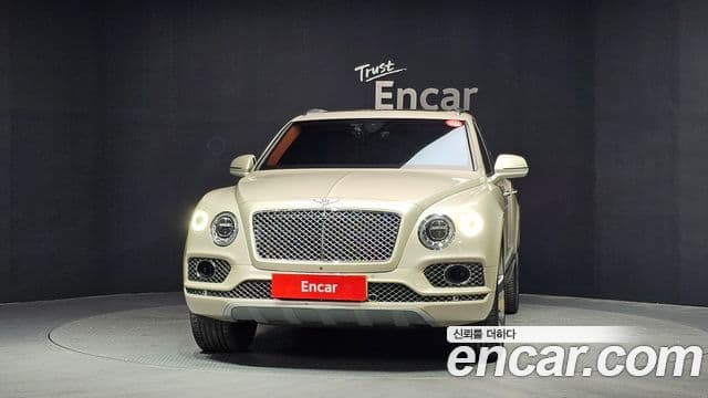 Bentley Bentayga 2018 — фото 3 из 20