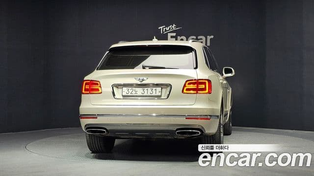 Bentley Bentayga 2018 — фото 4 из 20
