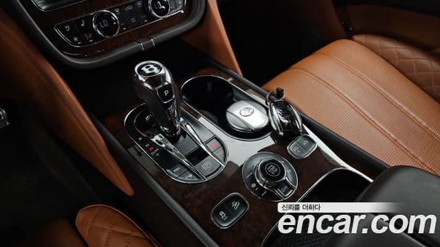 Bentley Bentayga 2018 — ფოტო 9/20