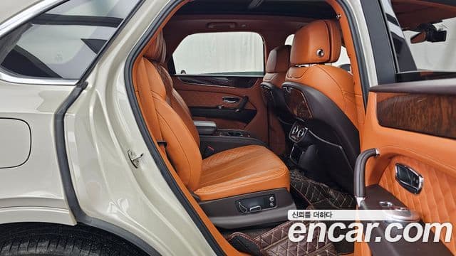 Bentley Bentayga 2018 — ფოტო 12/20