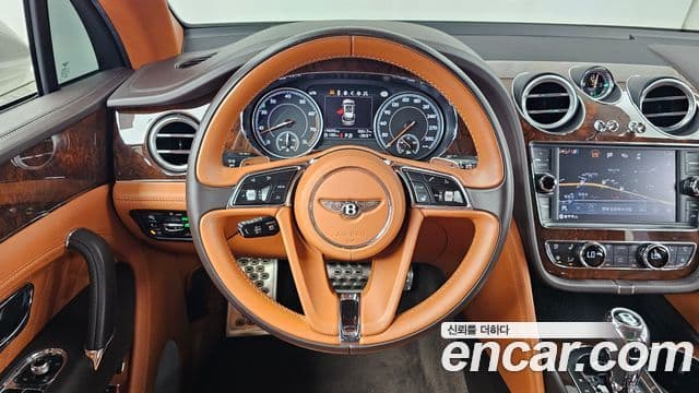 Bentley Bentayga 2018 — фото 13 из 20