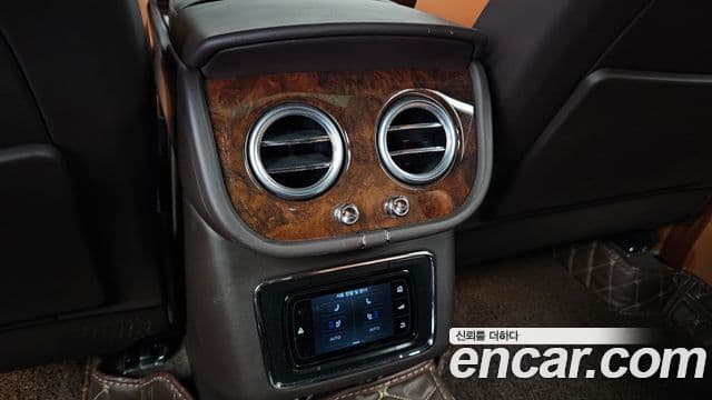 Bentley Bentayga 2018 — ფოტო 19/20