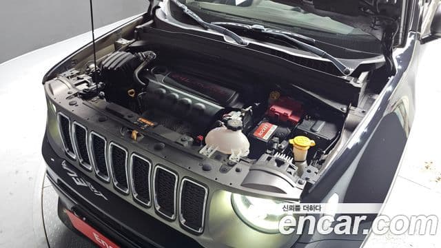 Jeep Renegade 2021 — Photo 30/30