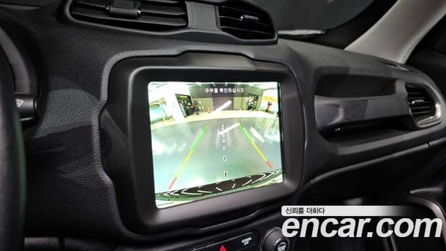 Jeep Renegade 2021 — Photo 12/30