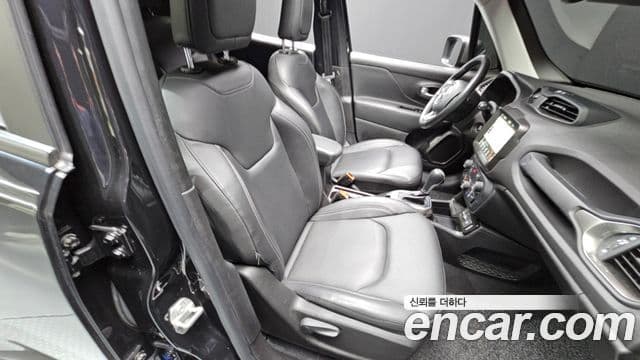 Jeep Renegade 2021 — Photo 26/30