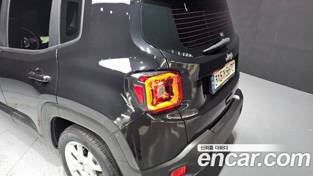 Jeep Renegade 2021 — Photo 7/30