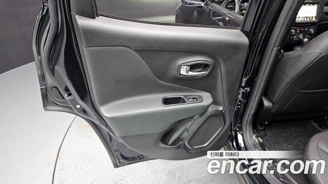 Jeep Renegade 2021 — Photo 18/30