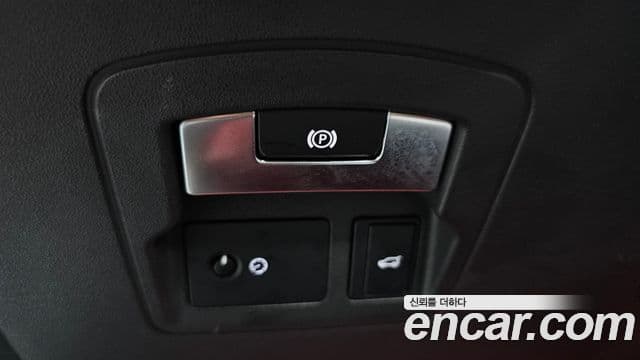 Land Rover Range Rover Velar 2018 — Фото 17/20