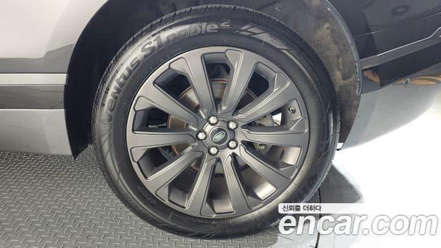 Land Rover Range Rover Velar 2018 — ფოტო 8/33