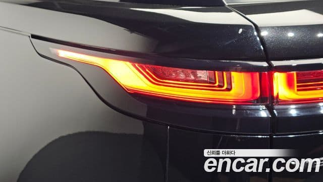 Land Rover Range Rover Velar 2018 — ფოტო 13/33