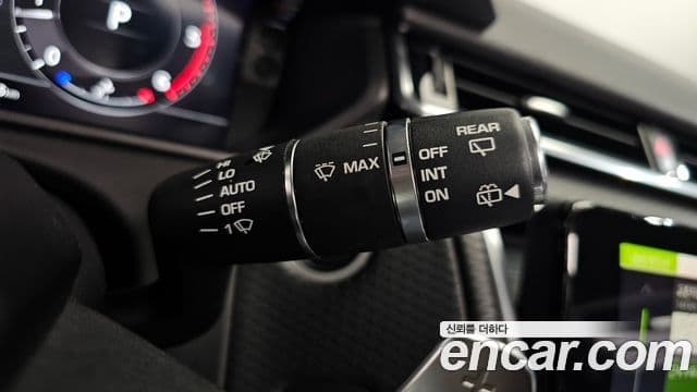 Land Rover Range Rover Velar 2018 — ფოტო 9/33