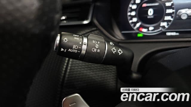 Land Rover Range Rover Velar 2018 — ფოტო 2/33