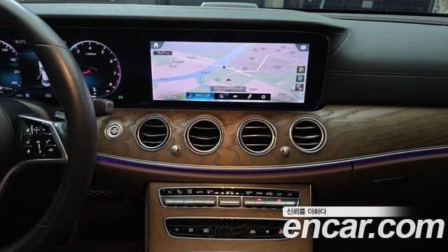 Mercedes-Benz E-Class 2021 — Şəkil 18/20