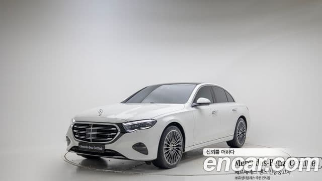 Mercedes-Benz E-Class 2025 — Photo 4/19