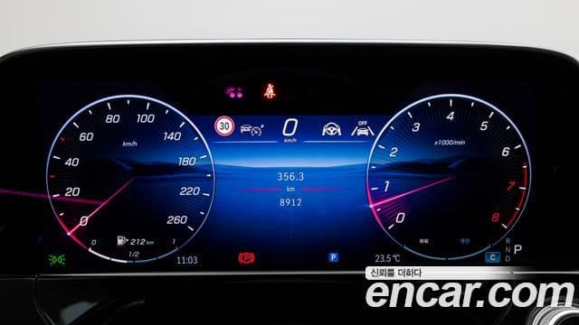 Mercedes-Benz E-Class 2025 — Photo 12/19