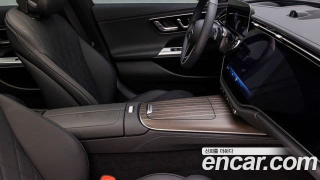 Mercedes-Benz E-Class 2025 — Photo 17/19