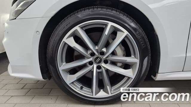 Audi A7 2023 — ფოტო 22/35